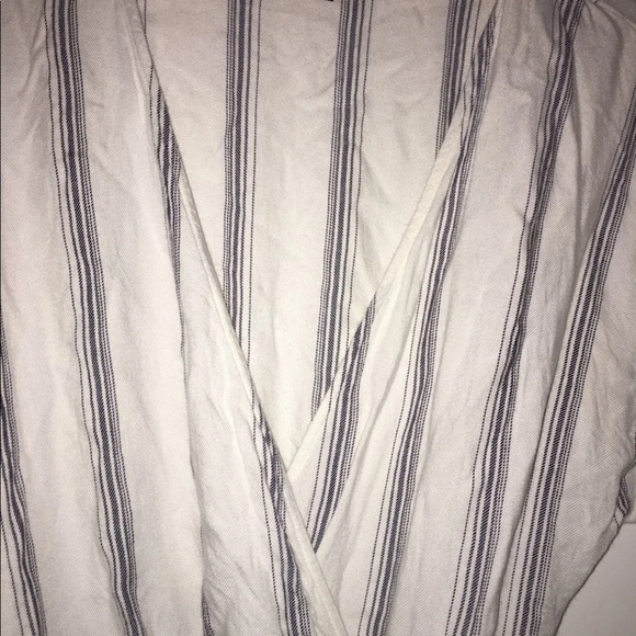 Lulu’s white striped plunge romper - Picture 6 of 7